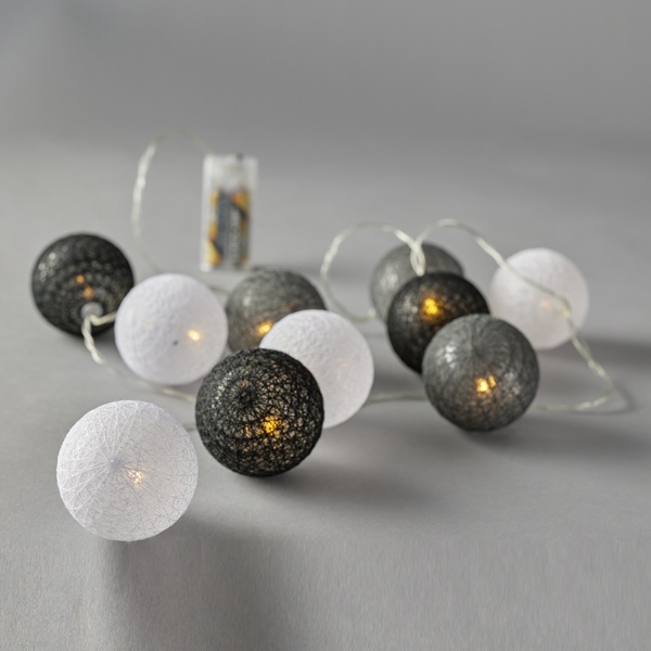ΣΕΙΡΑ, 10 LED 5mm, ΛΕΥΚΕΣ, ΓΚΡΙ & ΜΑΥΡΕΣ ΥΦΑΣΜΑΤΙΝΕΣ ΜΠΑΛΕΣ 6cm, ΜΠΑΤΑΡΙΑΣ 2xAA, ΧΡΟΝΟΔΙΑΚΟΠΤΗ, ΔΙΑΦΑΝΟ PVC ΚΑΛΩΔΙΟ, 10 ΘΕΡΜΑ ΛΕΥΚΑ LED ΑΝΑ 10cm, ΠΡΟΕΚΤΑΣΗ ΠΑΡΟΧΗΣ 30cm, IP20 - Image 3