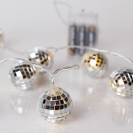 ΣΕΙΡΑ, 10 LED 5mm, DISCO ΜΠΑΛΙΤΣΕΣ, ΜΠΑΤΑΡΙΑΣ 3xAA, ΧΡΟΝΟΔΙΑΚΟΠΤΗ, ΔΙΑΦΑΝΟ PVC ΚΑΛΩΔΙΟ, ΘΕΡΜΟ ΛΕΥΚΟ LED ΑΝΑ 15cm, ΠΡΟΕΚΤΑΣΗ ΠΑΡΟΧΗΣ 30cm, IP20 - Image 2